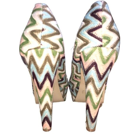 Madden Girl Size 9 Malley Multicolor Chevron Fabric Ultra High Heels - Picture 6 of 6